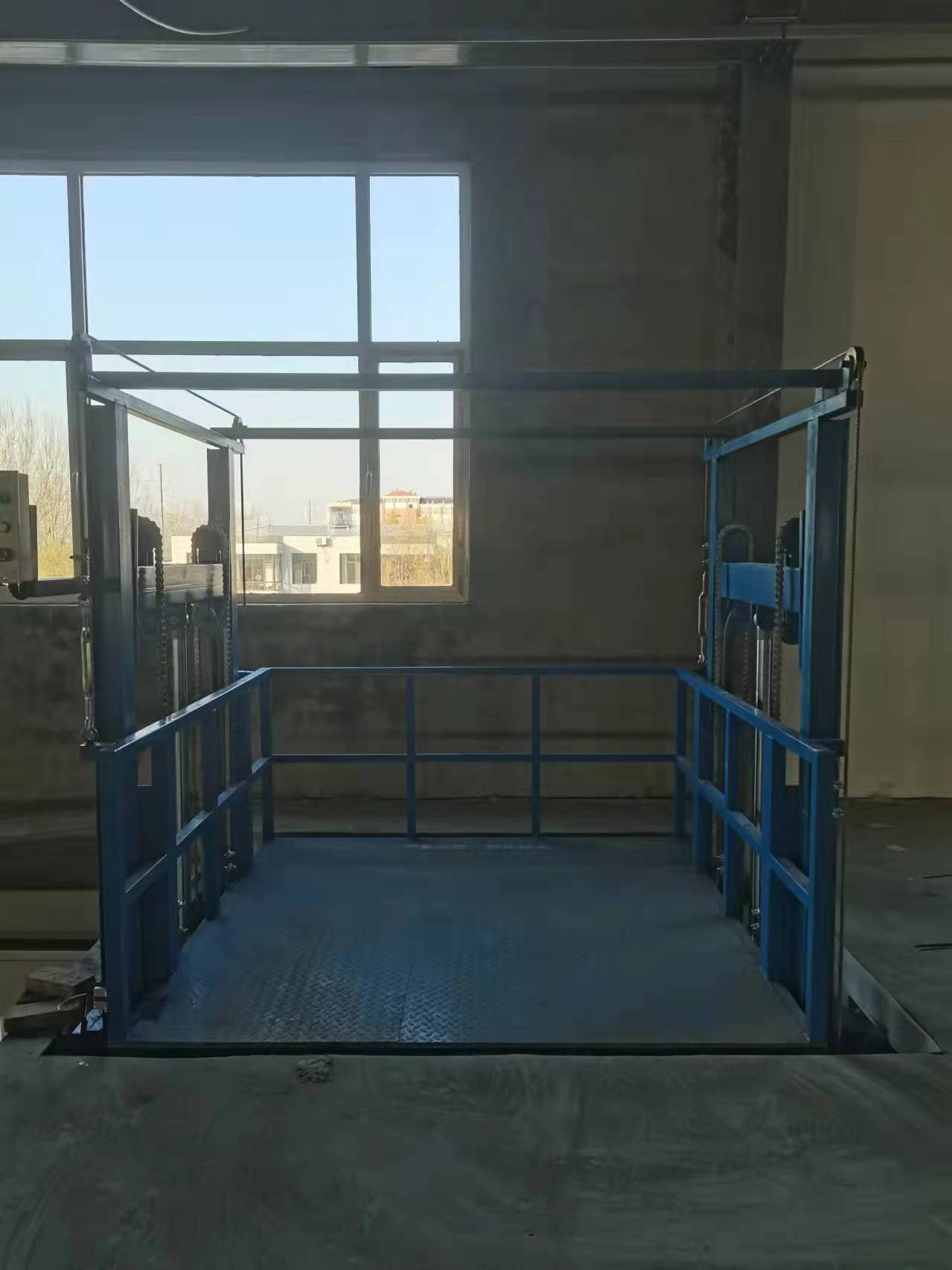  固定升降貨梯安裝好之后怎么進(jìn)行調(diào)試？