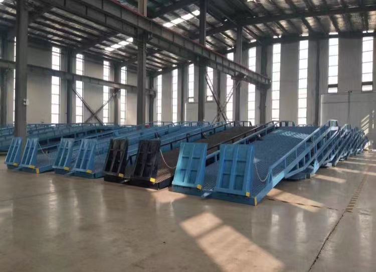 移動(dòng)登車(chē)橋安裝的三個(gè)注意事項(xiàng)